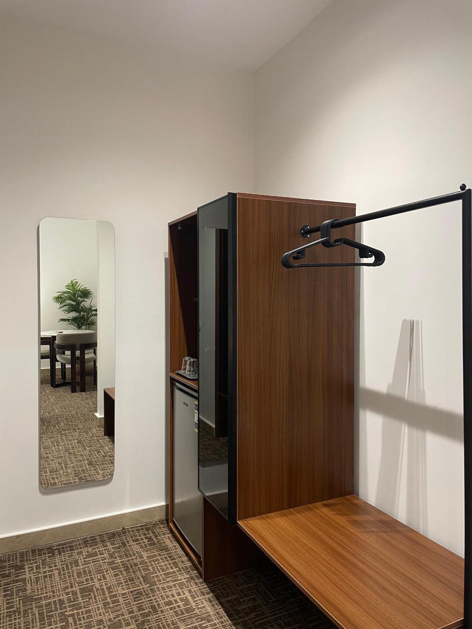 Livingville The Two-Fifty Каир Номер фото